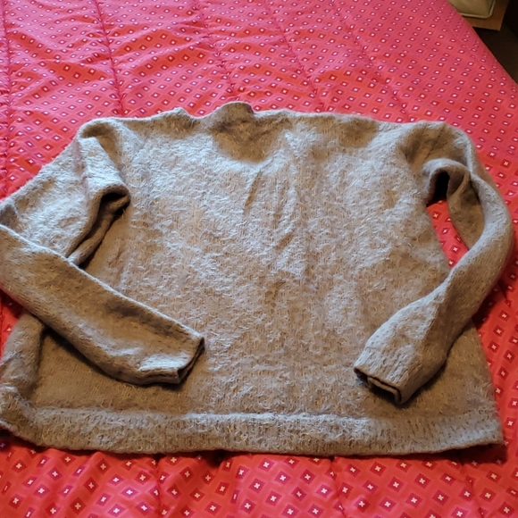 3/45 Cyrus taupe mohair v-neck sweater. Size med. - Picture 4 of 7